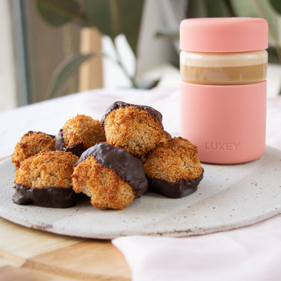 LUXEY RECIPES | Dark Chocolate and Coconut Macaroon